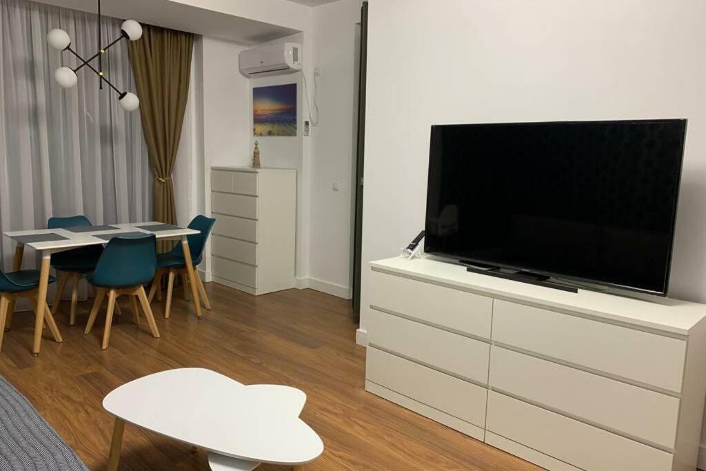 Andreve Apartment By Onix Blue Mamaia Nord, Baby Friendly, Private Parking Năvodari Buitenkant foto